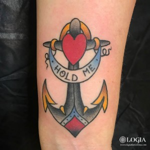 tatuaje-brazo-ancla-color-logia-barcelona-Laia  